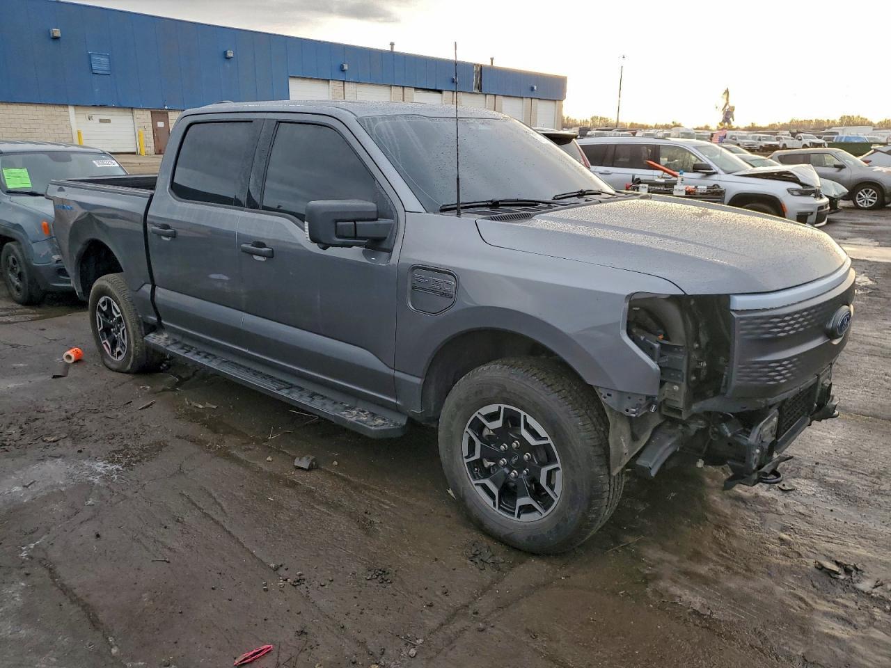 2023 Ford F150 Lightning pro