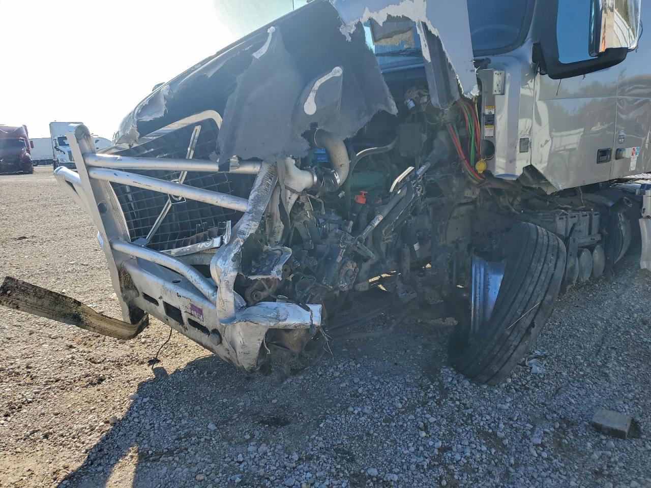 2014 Volv O VNL Semi Truck