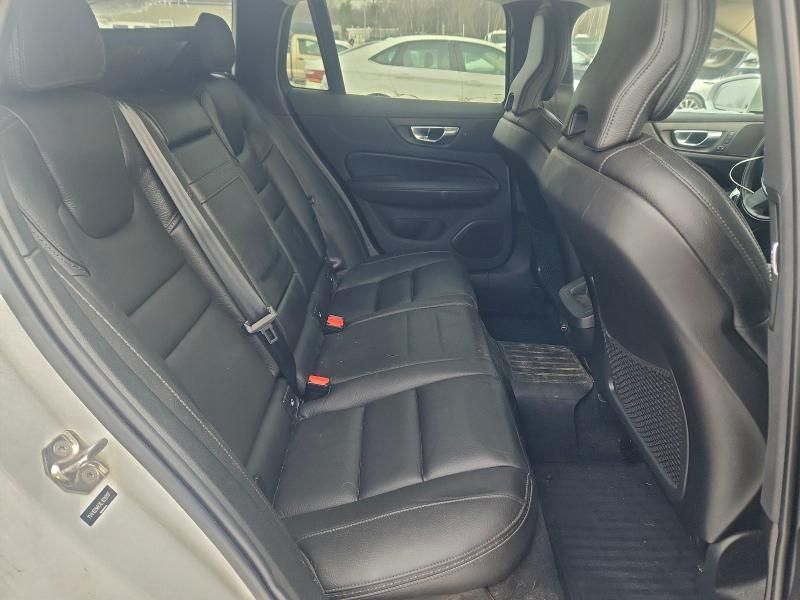 2020 Volvo V60 Cross Country T5 Momentum