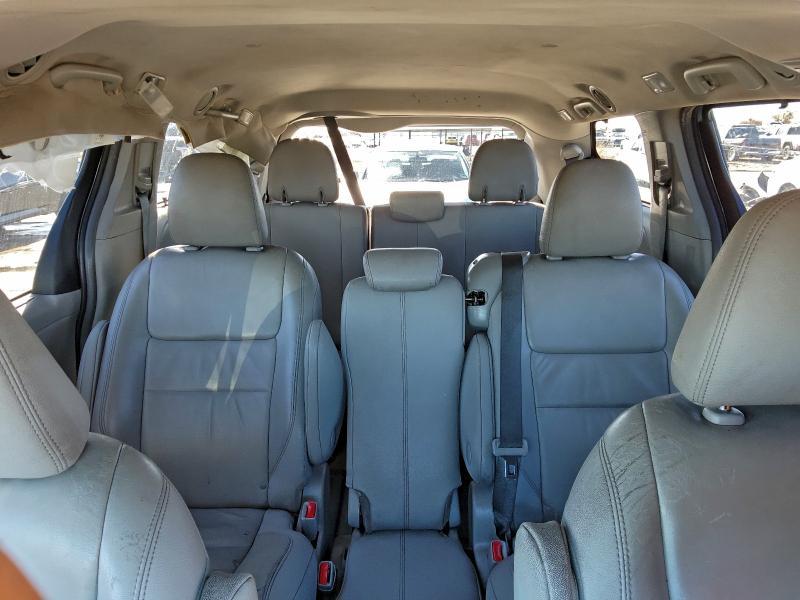 2016 Toyota Sienna xle 8-passenger