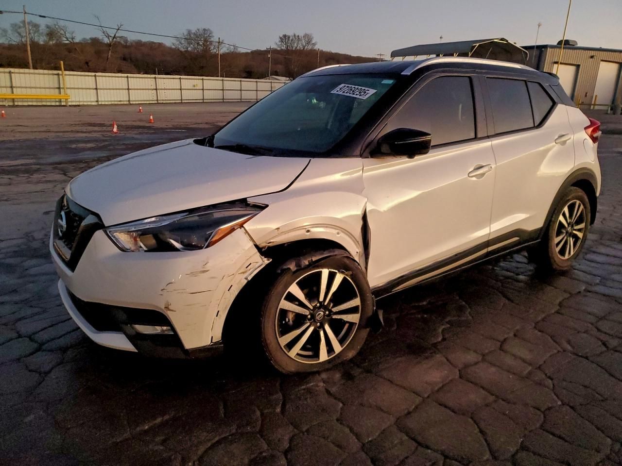 2020 Nissan Kicks sr