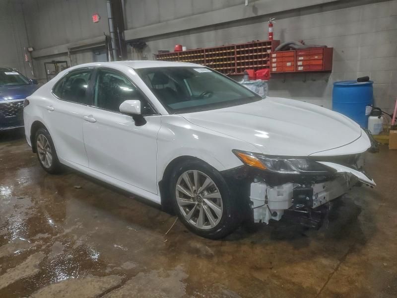 2024 Toyota Camry le