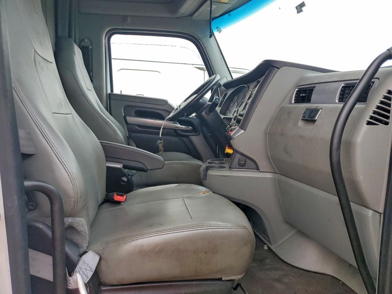 2022 Kenworth T680 Semi Truck