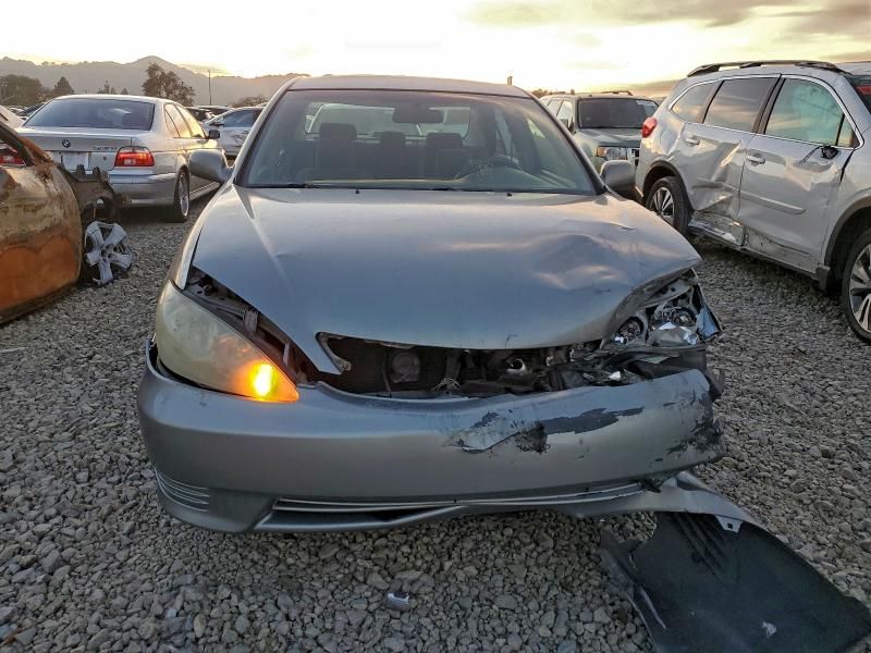 2005 Toyota Camry le