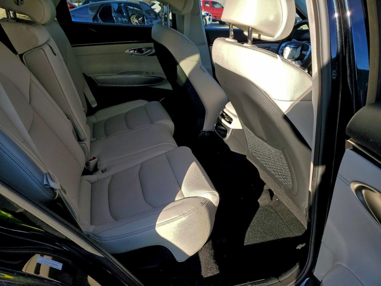 2023 Genesis Gv70 Base