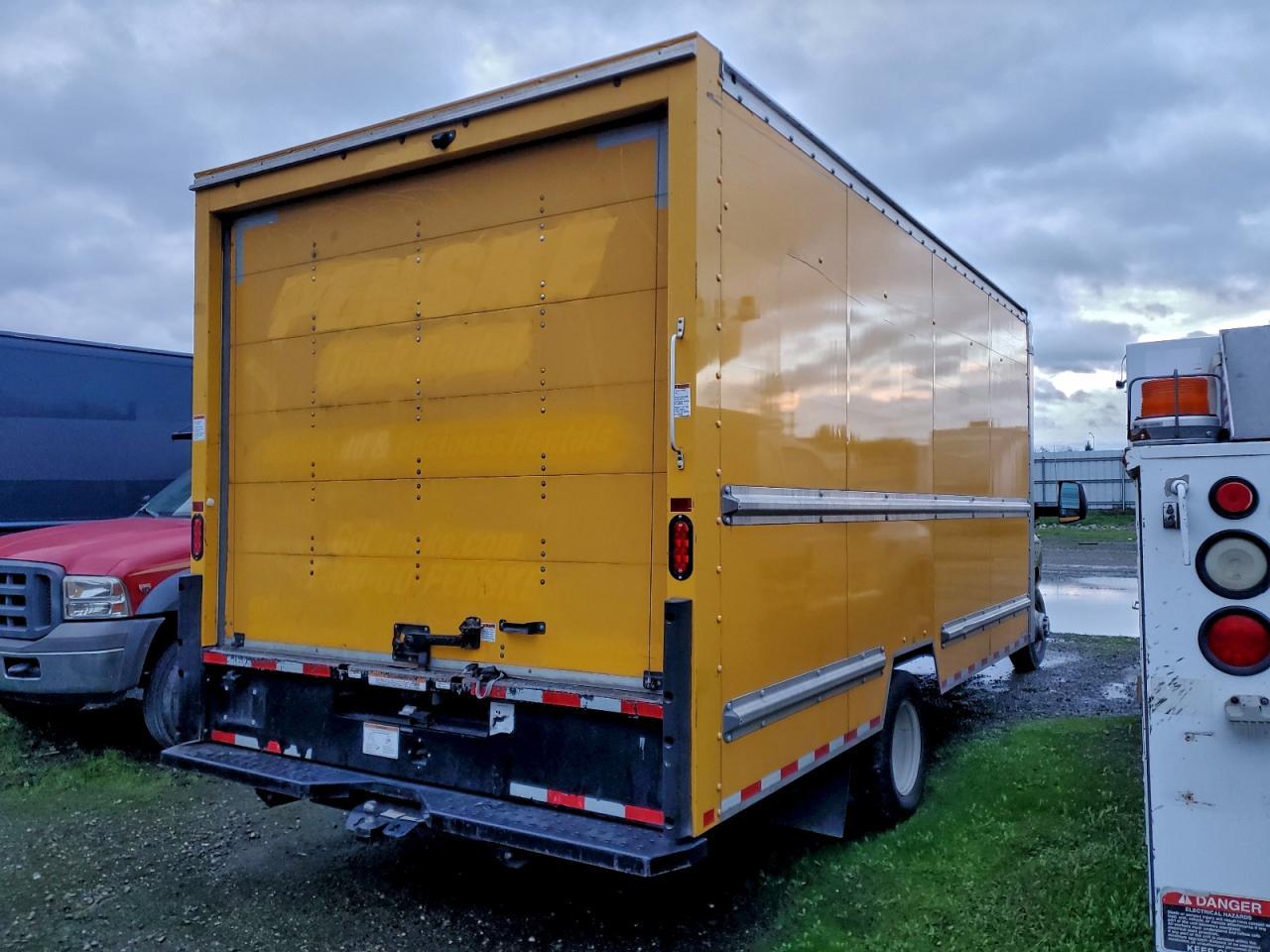 2022 GMC Savana BOX Truck