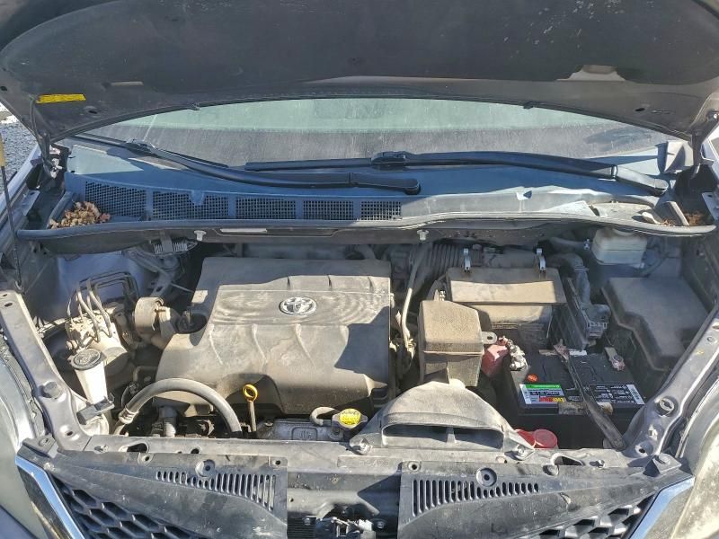 2011 Toyota Sienna Sport