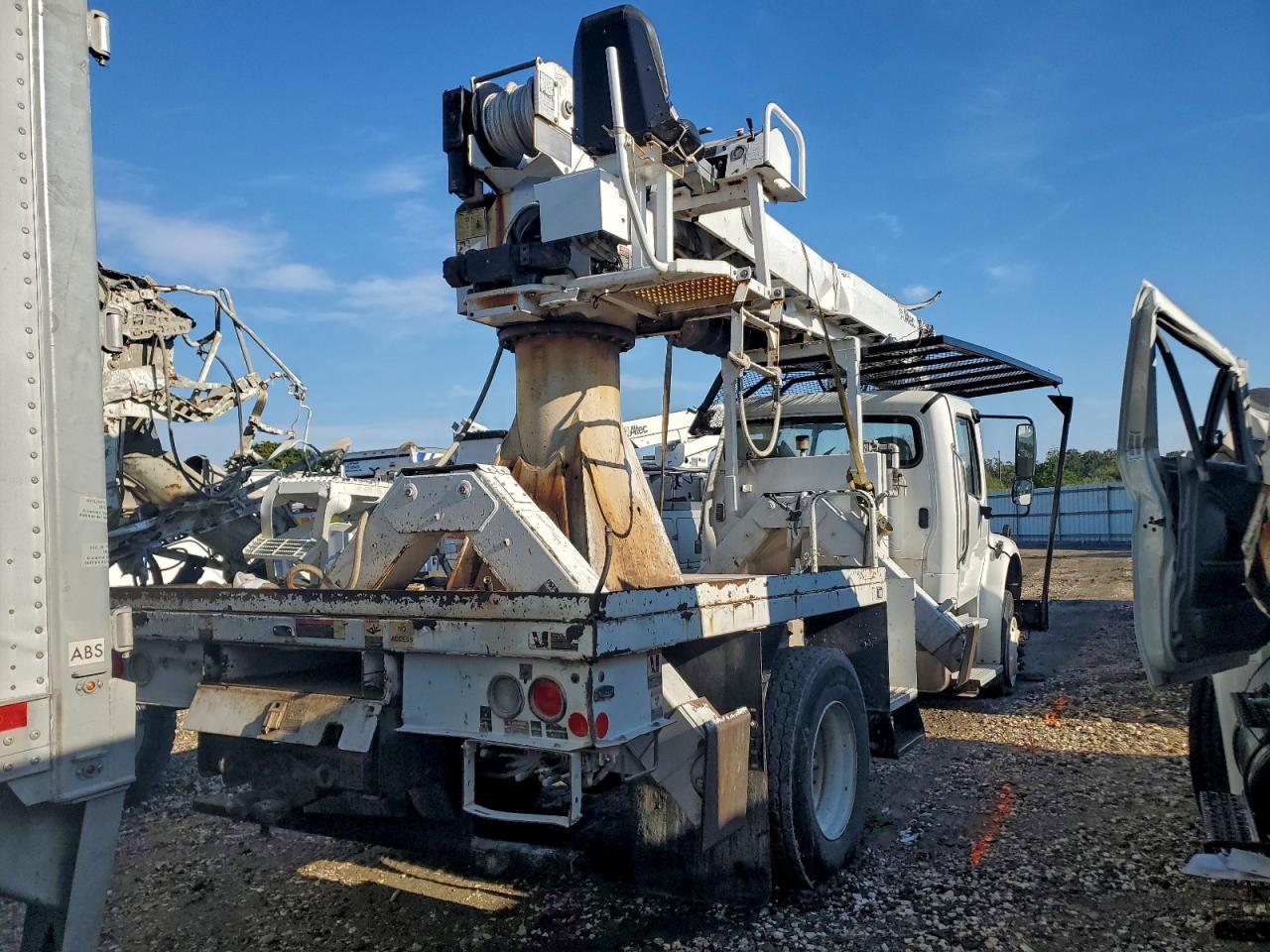 2019 Freigliner 2019 Freightliner Business Class M2 Digger Derrick