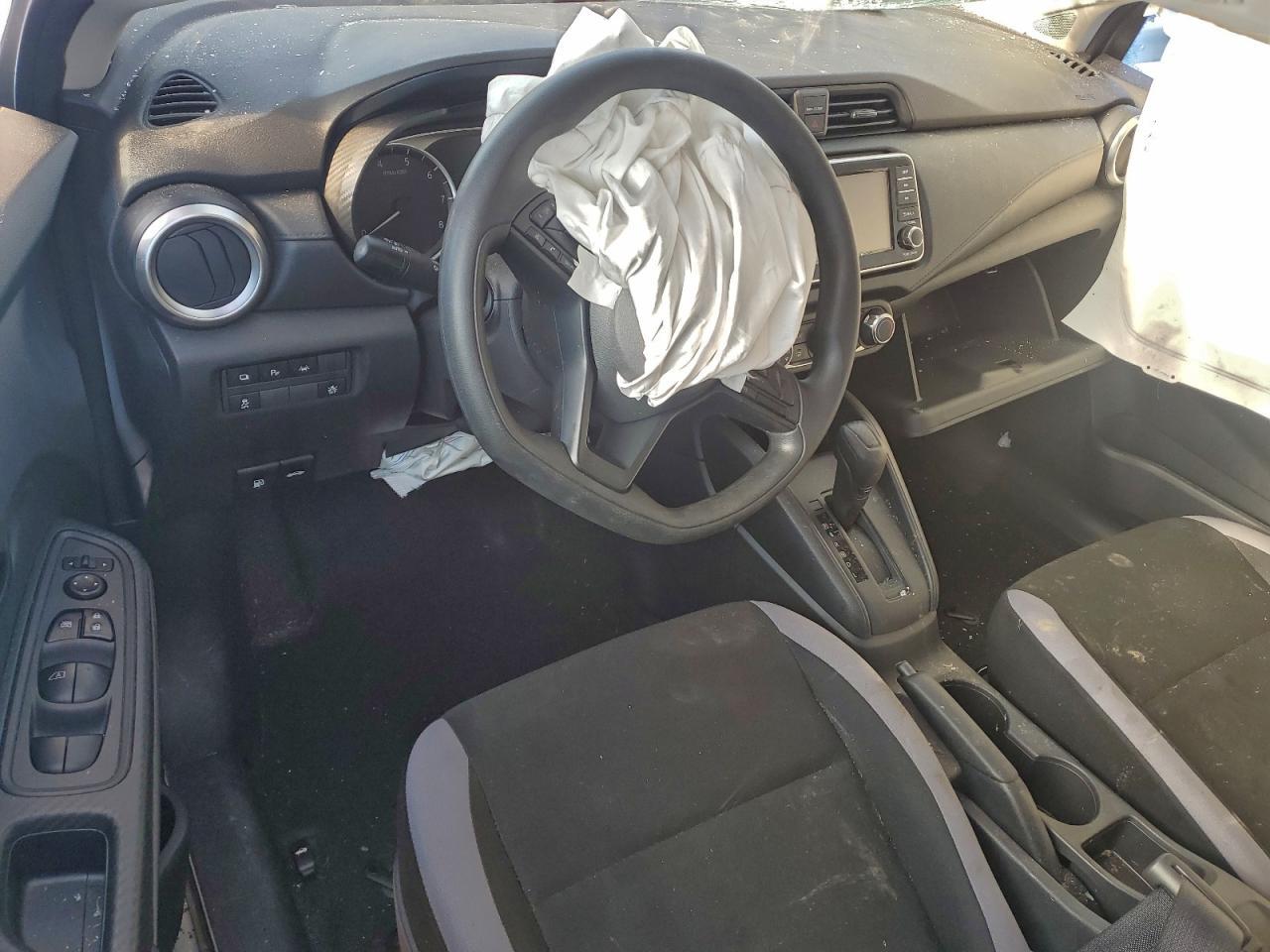 2025 Nissan Versa s