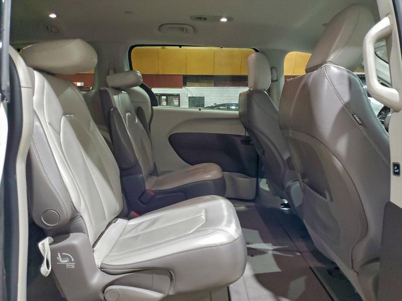 2017 Chrysler Pacifica Touring l