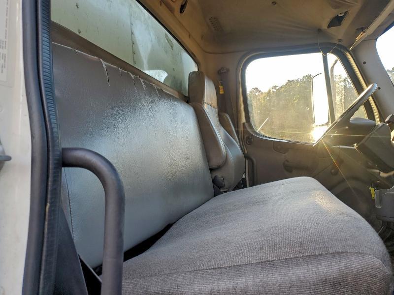 2017 Freigliner 2017 Freightliner Business Class M2 BOX Truck