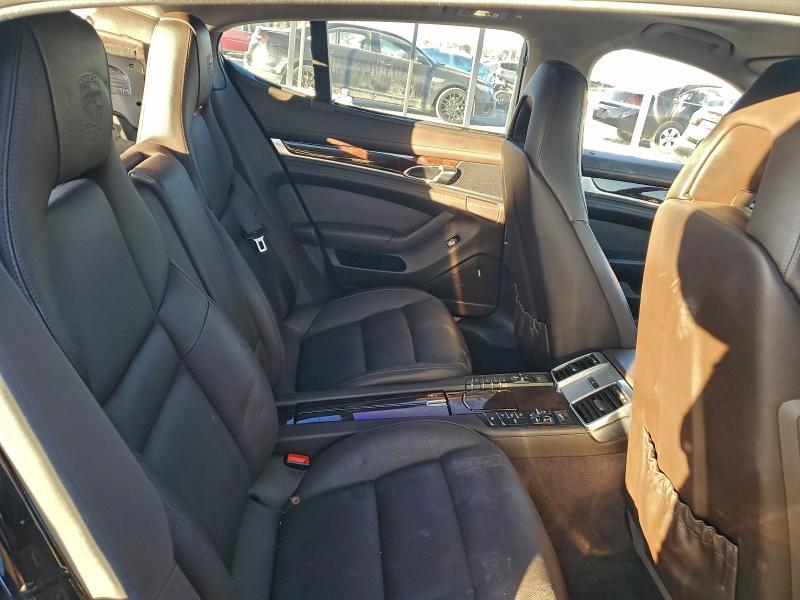2016 Porsche Panamera 2