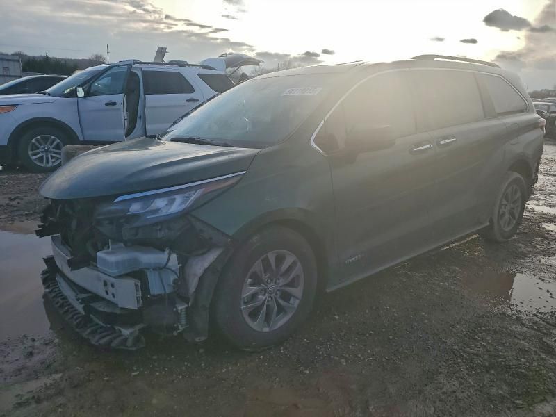 2021 Toyota Sienna xle