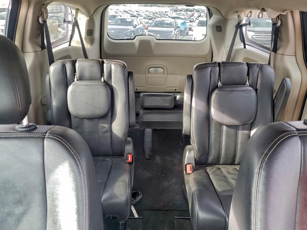 2013 Chrysler Town & Country Touring