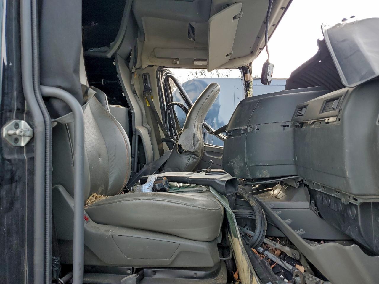 2022 Volv O VNL Semi Truck