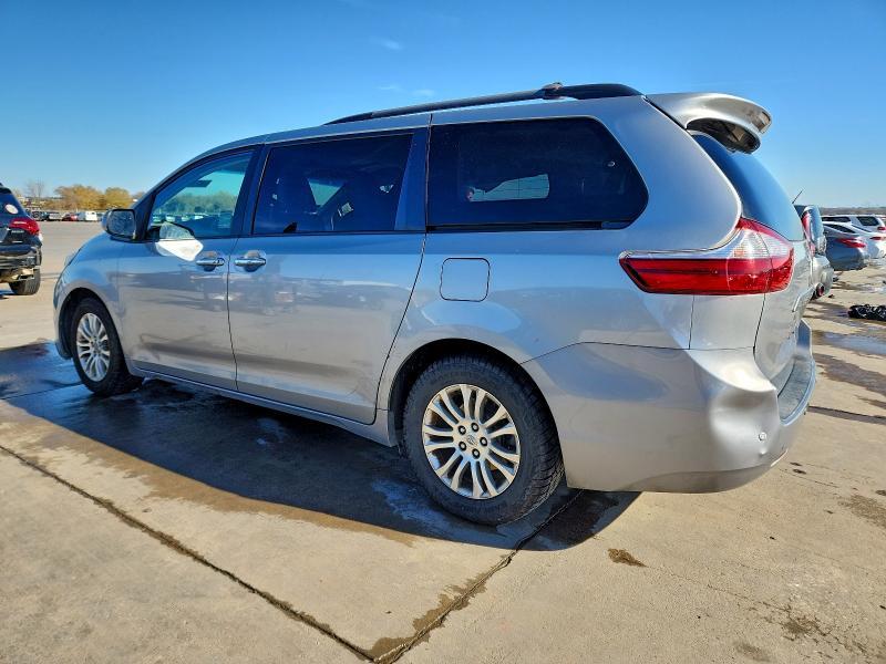 2016 Toyota Sienna xle 8-passenger