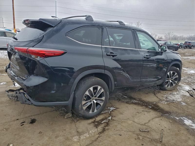 2022 Toyota Highlander xle
