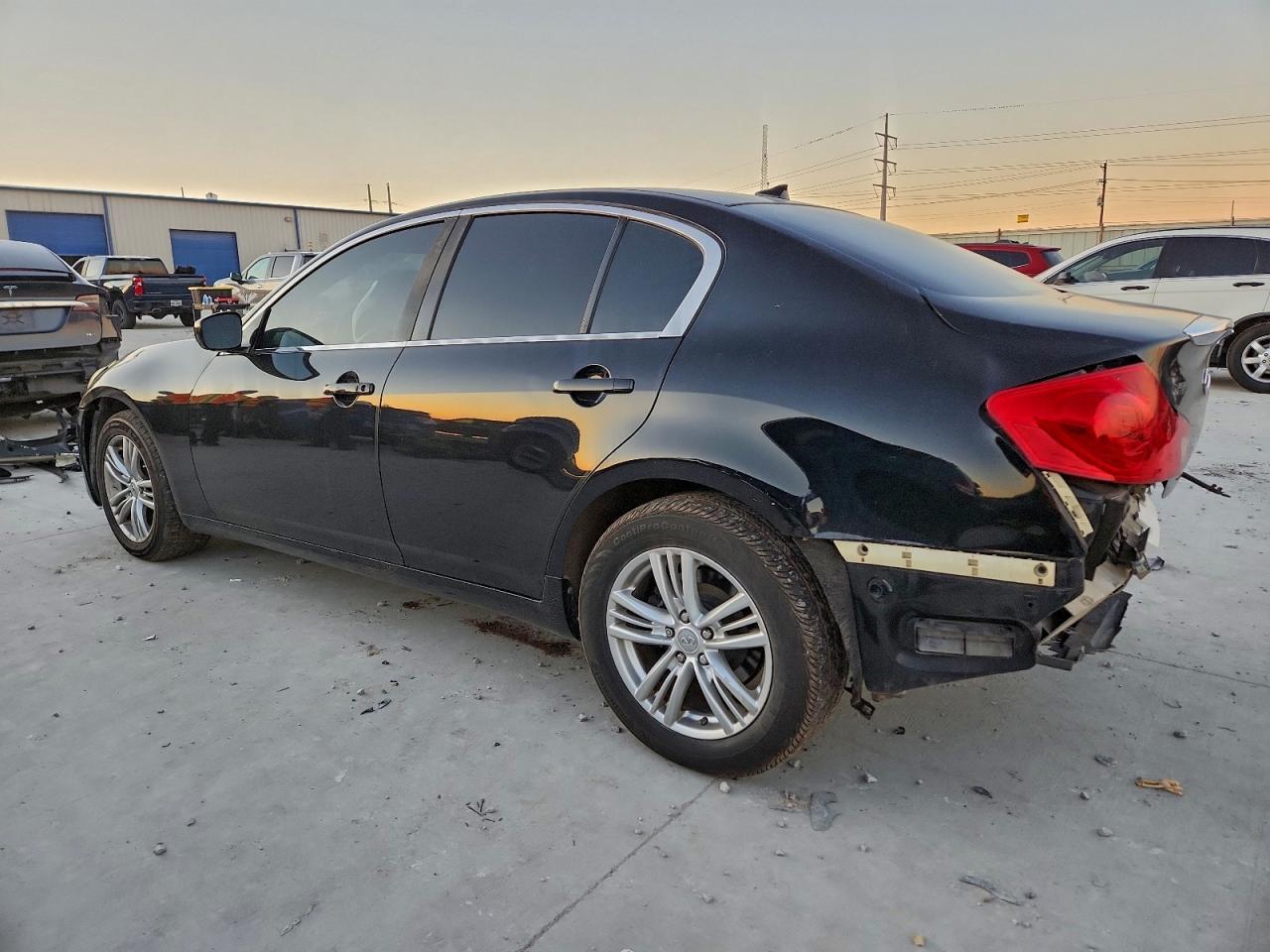 2011 Infinity G25 Sedan x