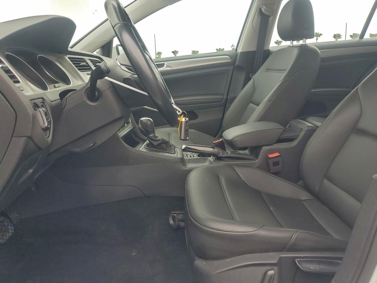 2017 Volkswagen Golf s