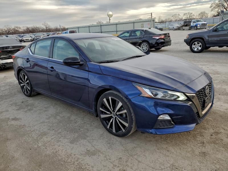 2022 Nissan Altima sr