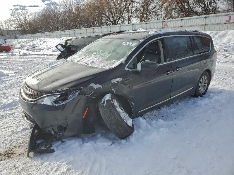 2017 Chrysler Pacifica Touring l