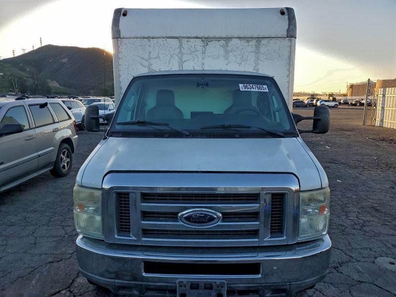 2015 Ford E350 box Truck