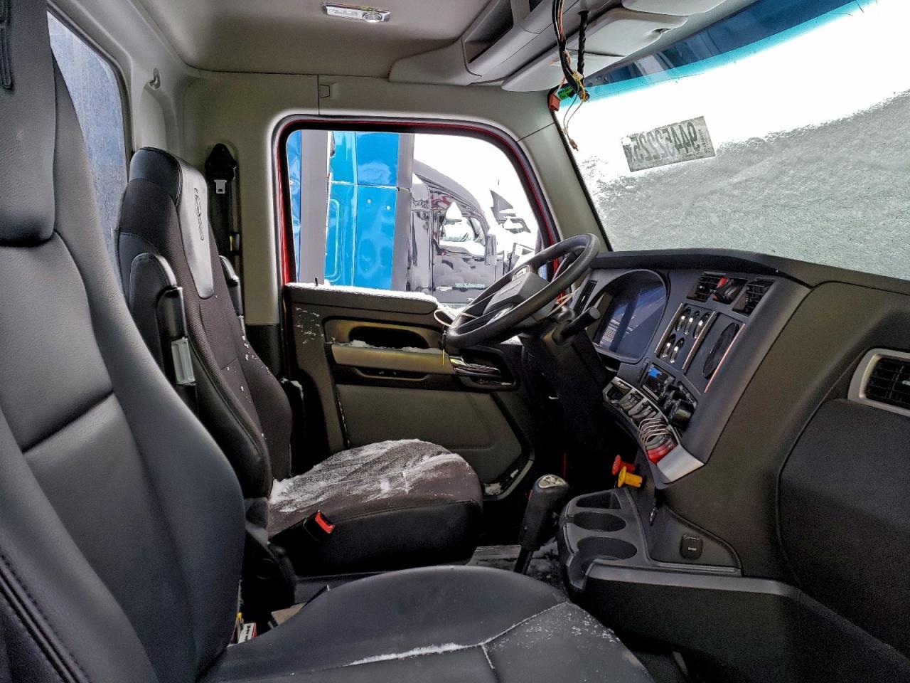 2023 Kenworth T880 Semi Truck