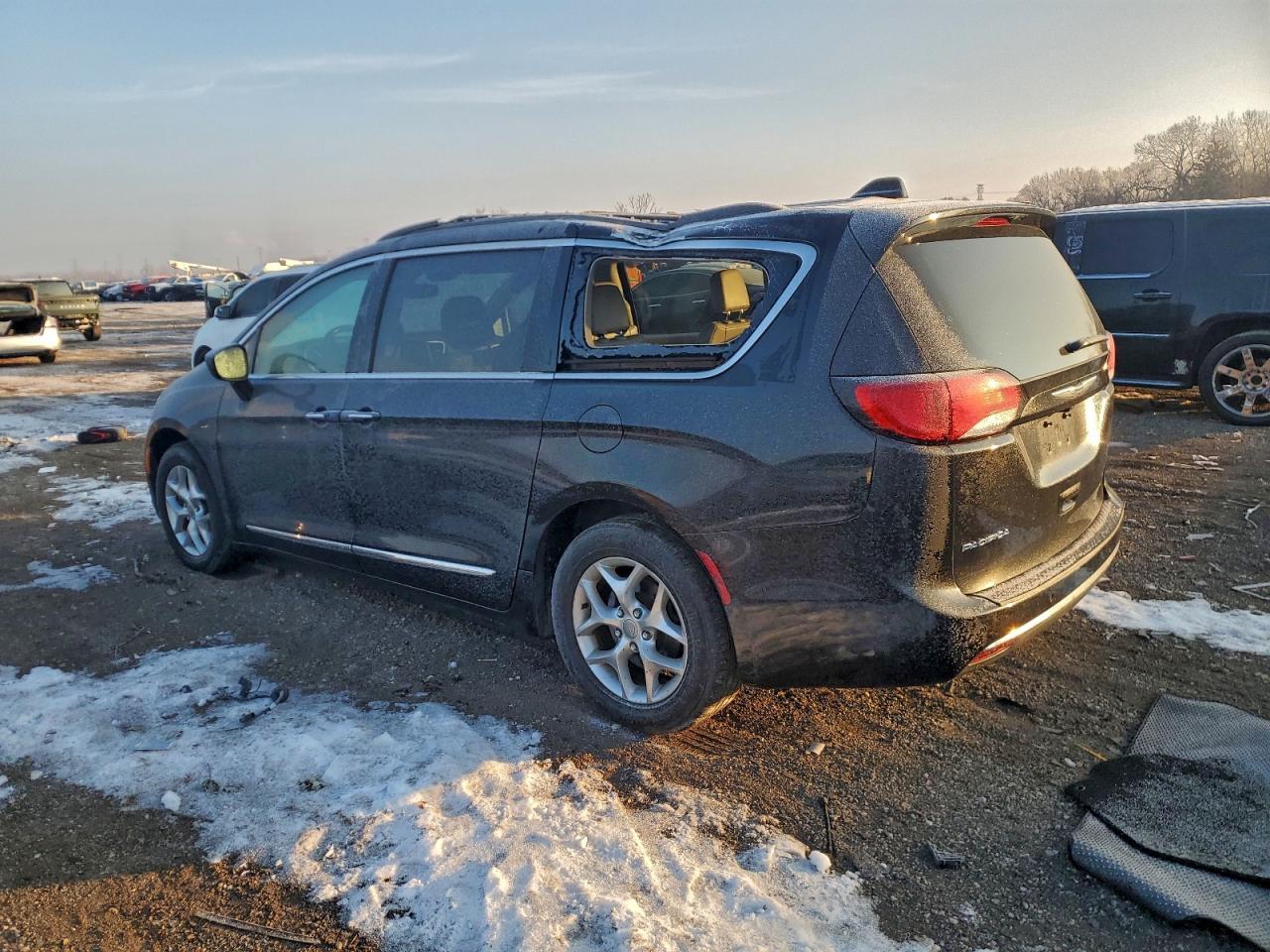 2017 Chrysler Pacifica Touring l