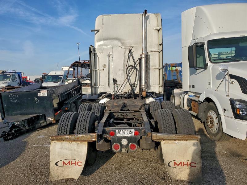 2013 Freightliner Columbia Semi Truck