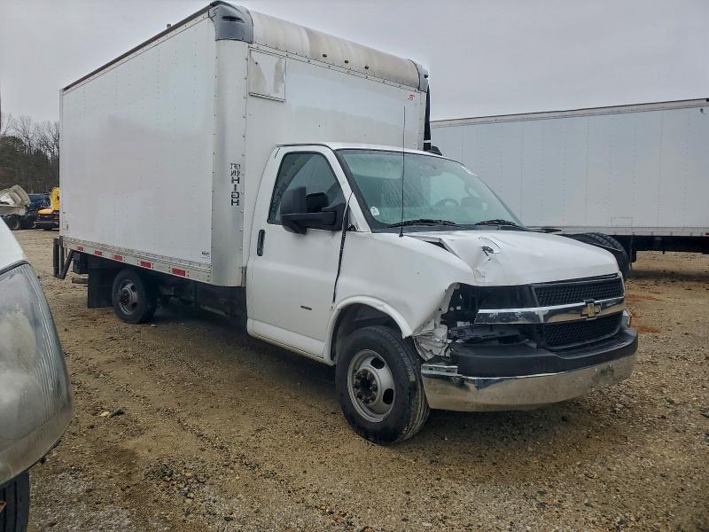 2018 Chevrolet Express BOX Truck