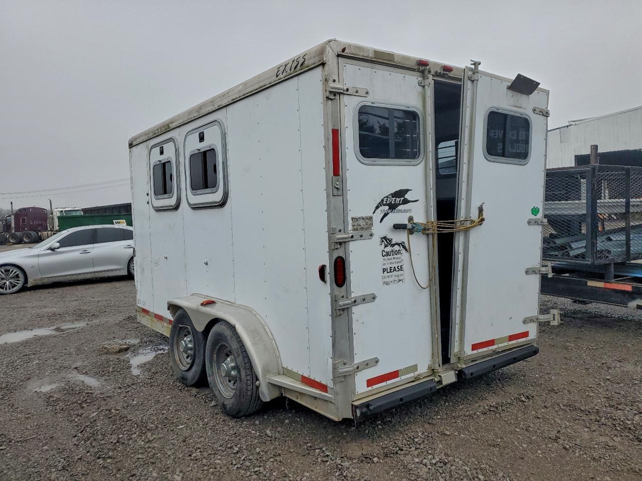 2003 Exiss DH-713-V Livestock Trailer