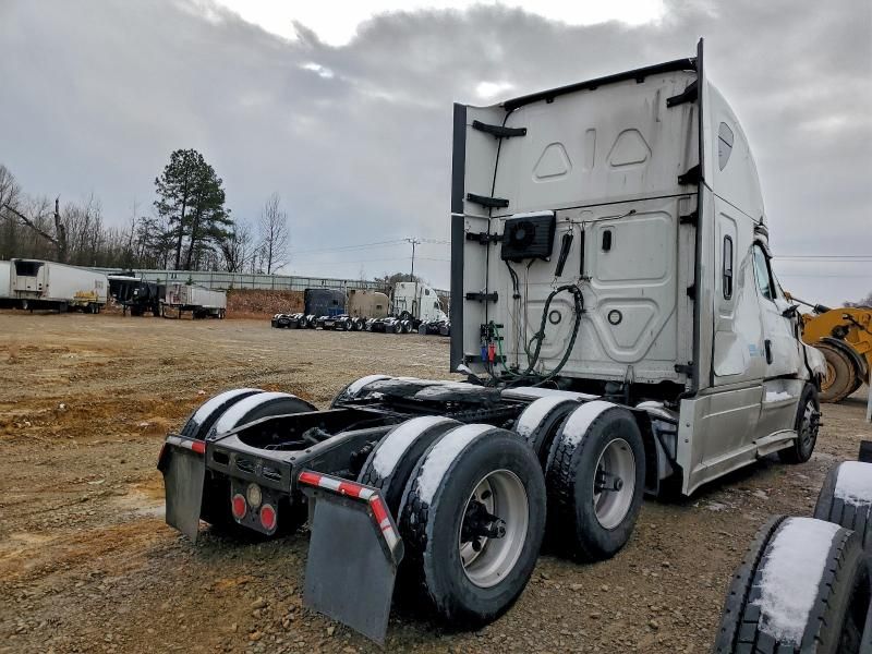2021 Freightliner Cascadia 126