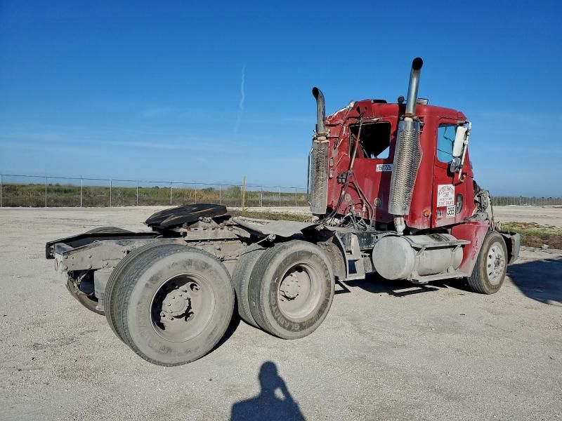 2004 Freightliner Columbia 120 Semi Truck