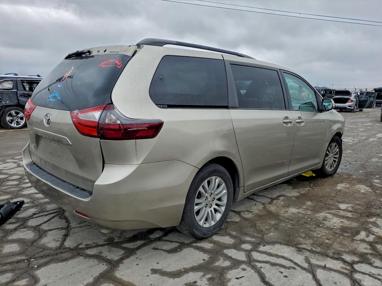 2015 Toyota Sienna