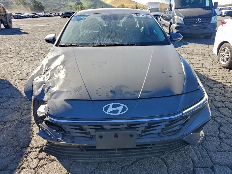 2025 Hyundai Elantra se