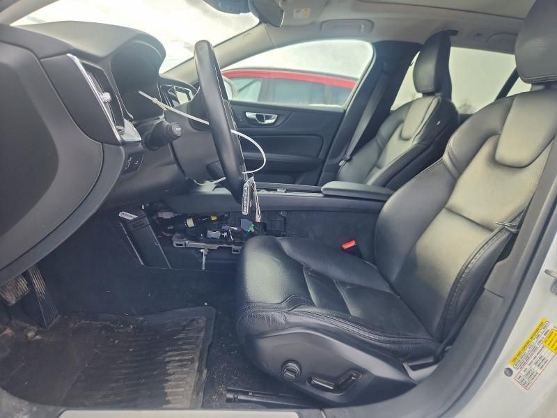 2020 Volvo V60 Cross Country T5 Momentum