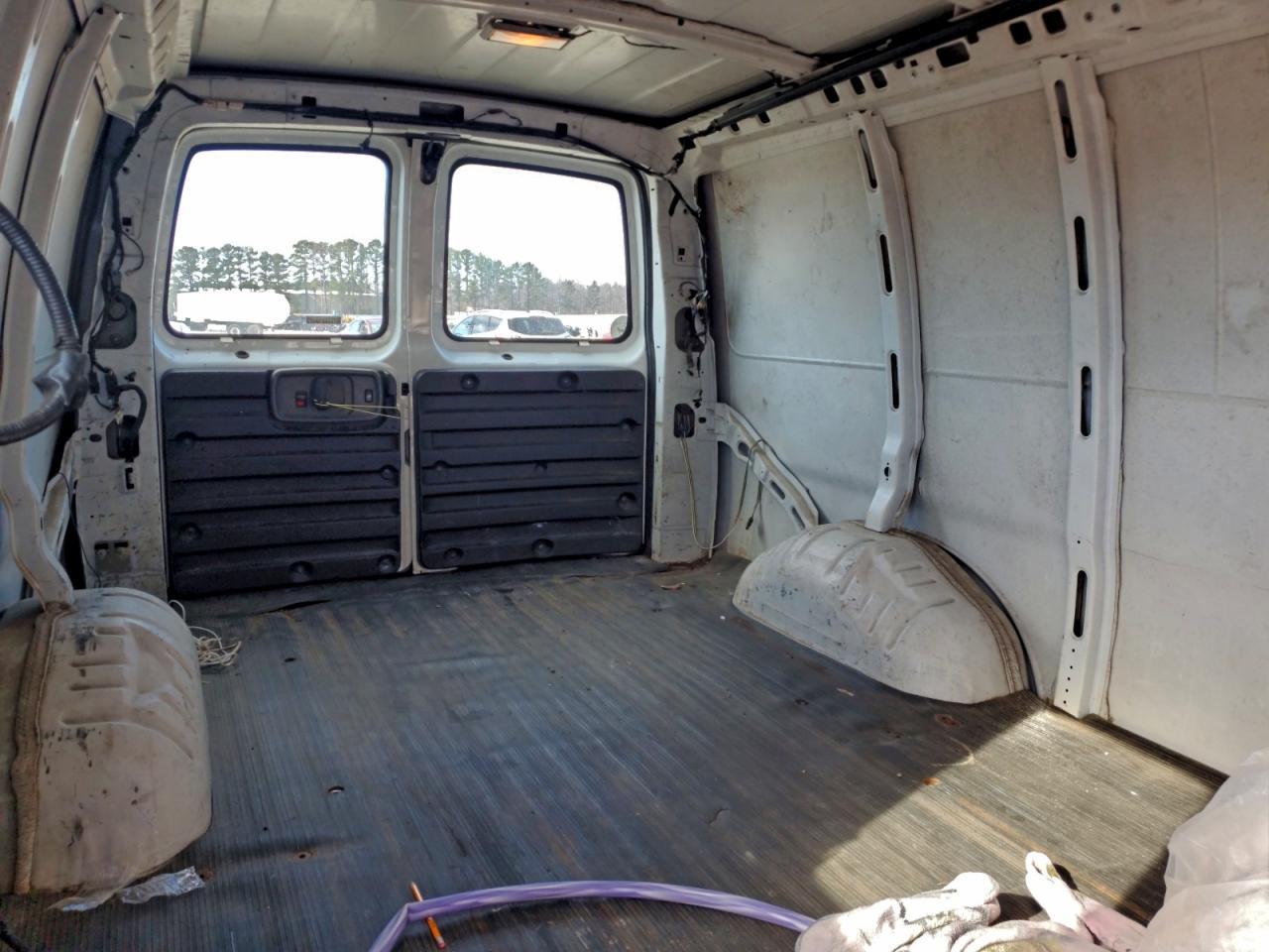 2001 GMC Savana 2500 Delivery Van