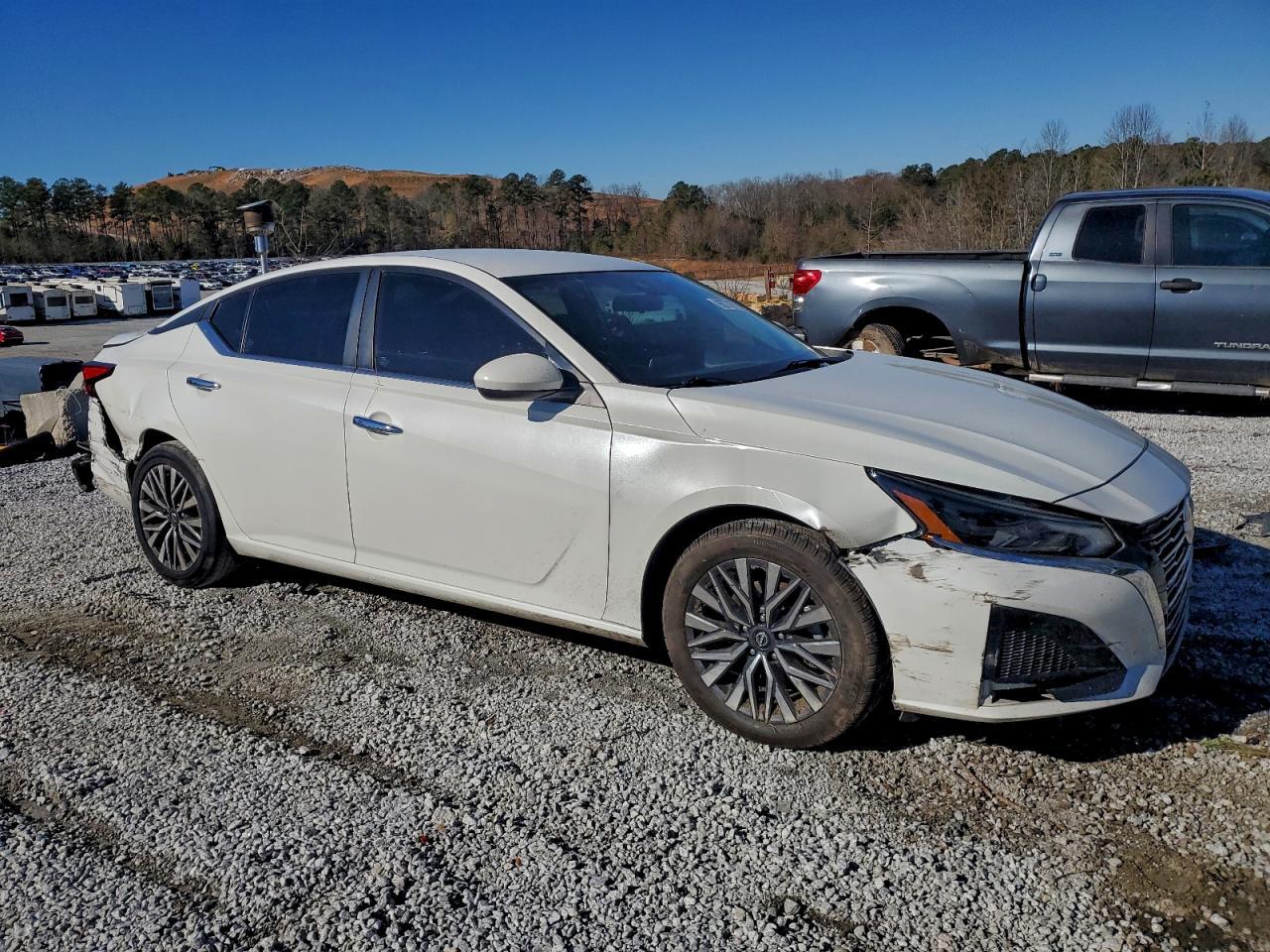 2023 Nissan Altima sv