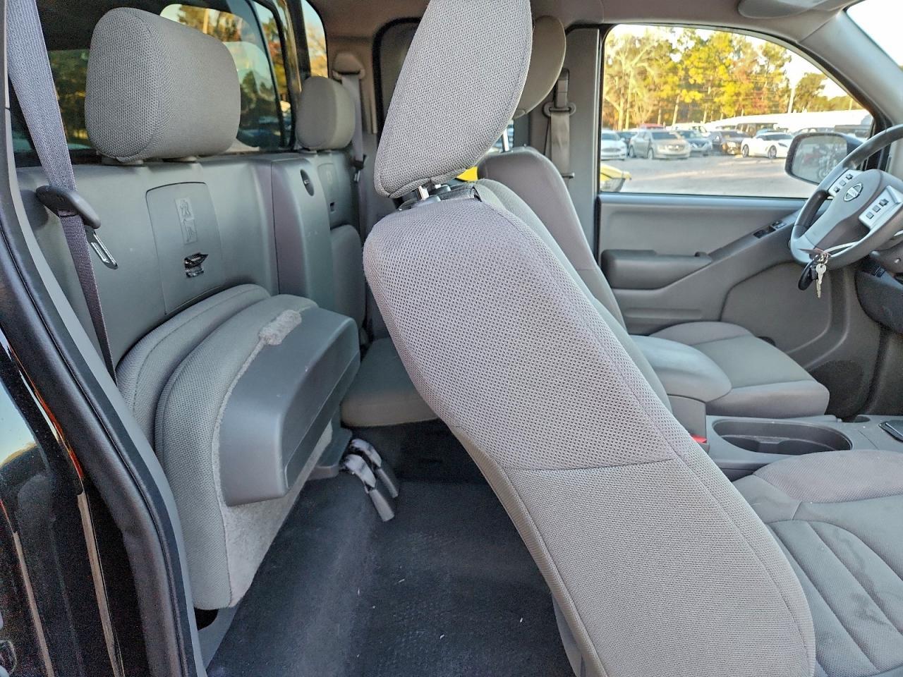 2021 Nissan Frontier s