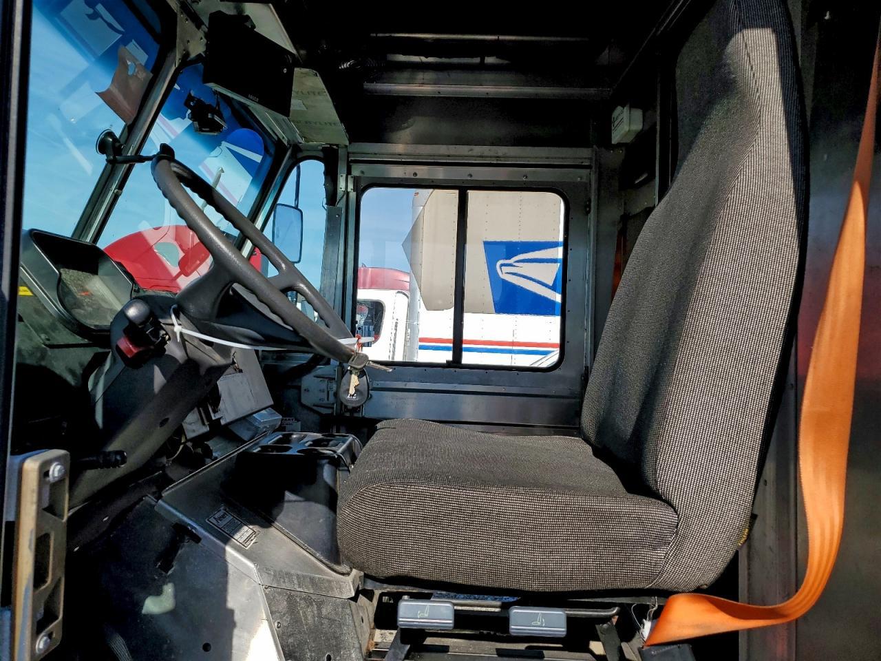2020 Freightliner MT45G Delivery Truck