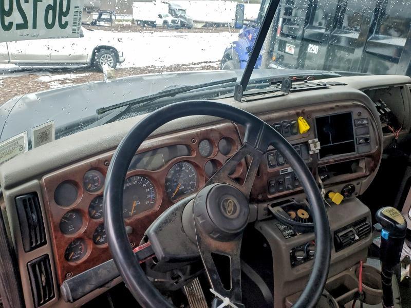 2002 Mack CH613 Semi Truck