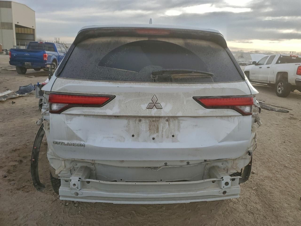 2022 Mitsubishi Outlander es