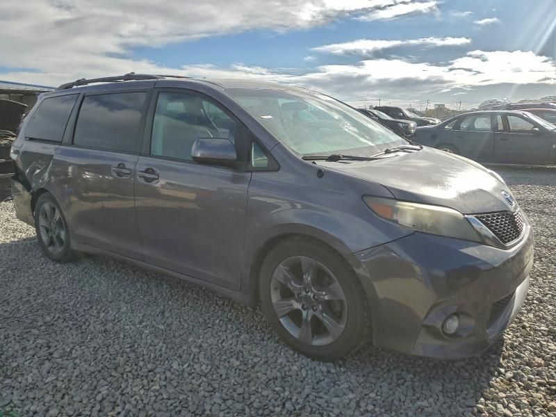 2011 Toyota Sienna Sport