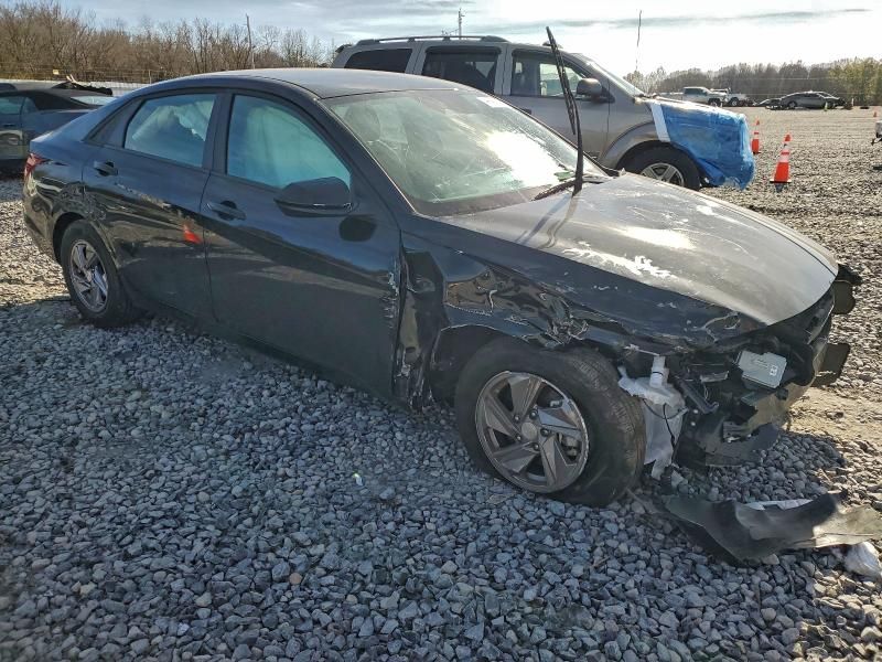 2025 Hyundai Elantra se