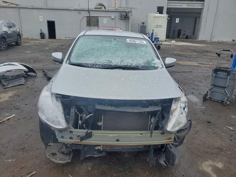 2015 Niss Versa 1.6 sv