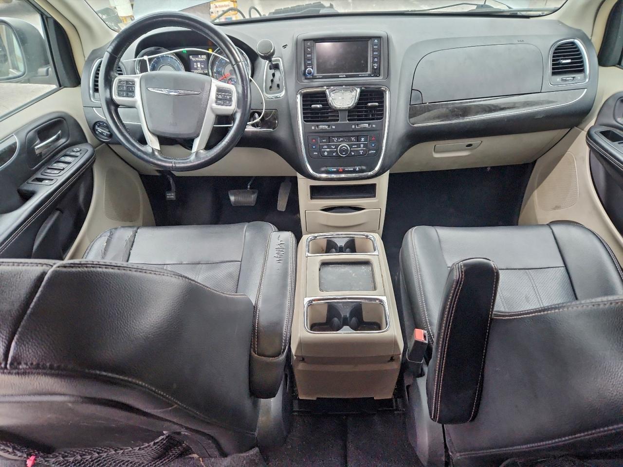 2014 Chrysler Town & Country Touring l