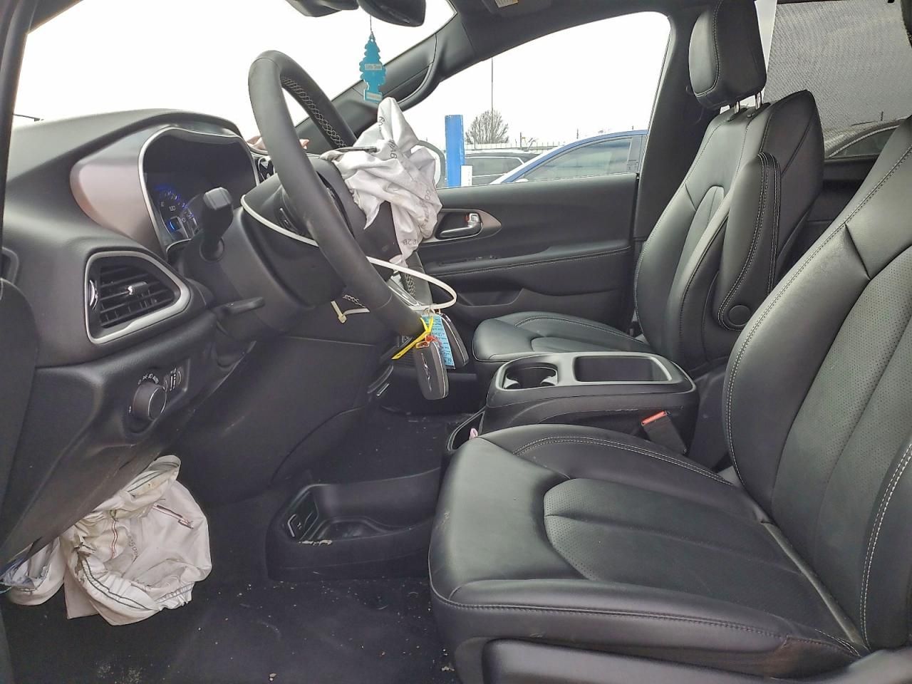 2025 Chrysler Voyager lx