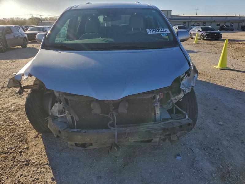 2018 Toyota Sienna le