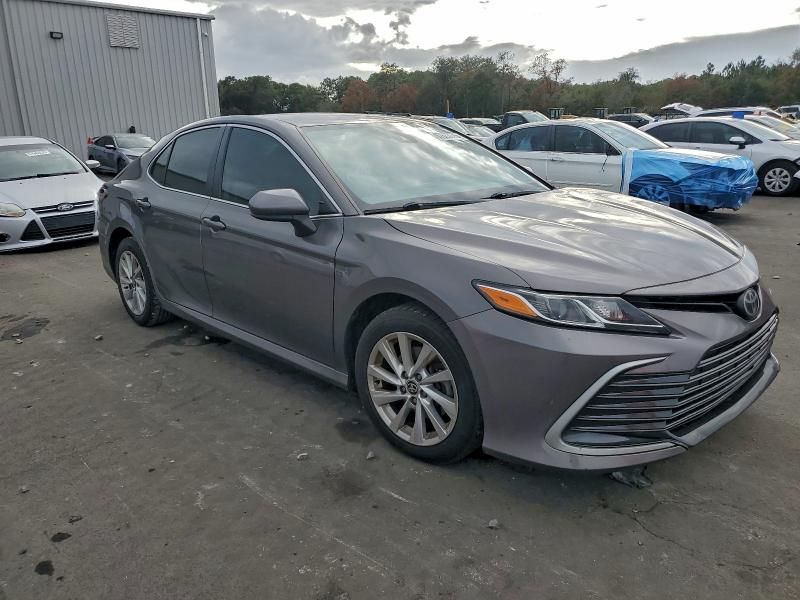 2021 Toyota Camry le