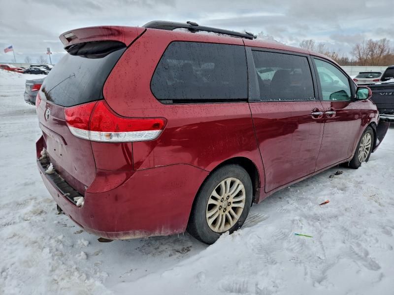2012 Toyota Sienna xle
